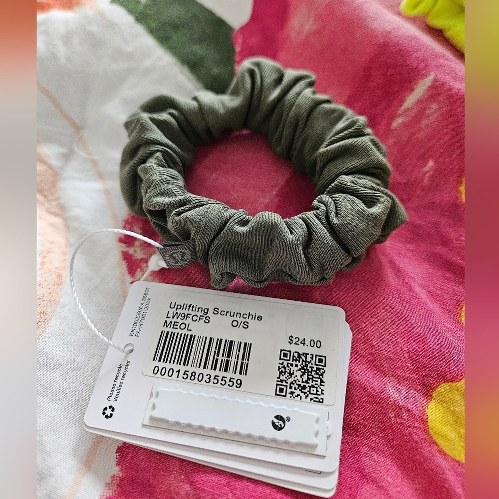 NWT Lululemon Uplifting Scrunchie Medium Olive $24 | BUNDLE TO SAVE